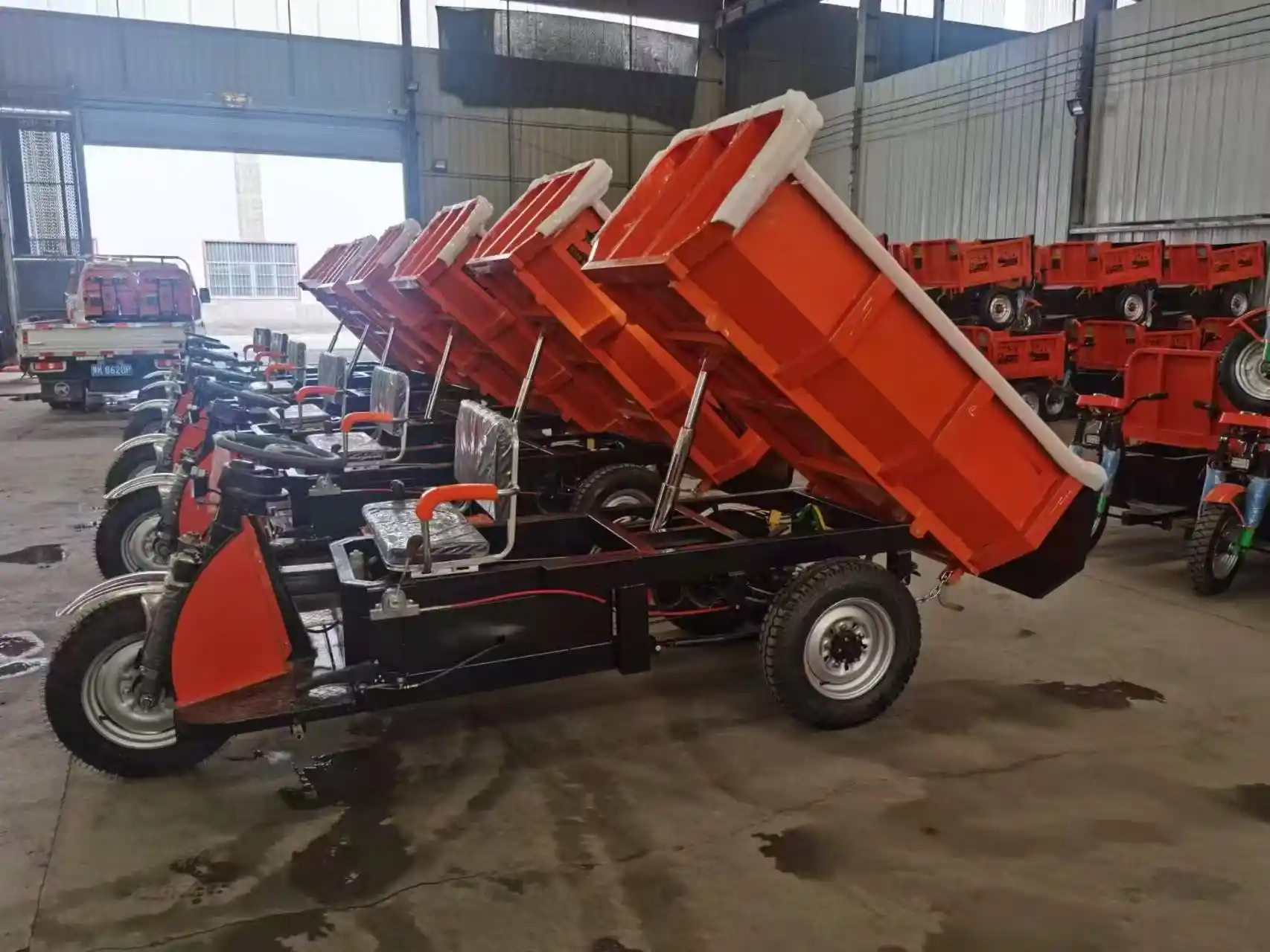 Malaysian Client Visits JOINTSEN to Finalize Customized Electric Dump Tricycle Order